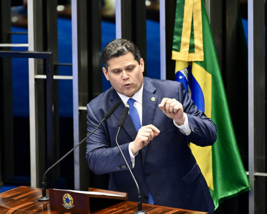 Davi Alcolumbre é eleito presidente do Senado