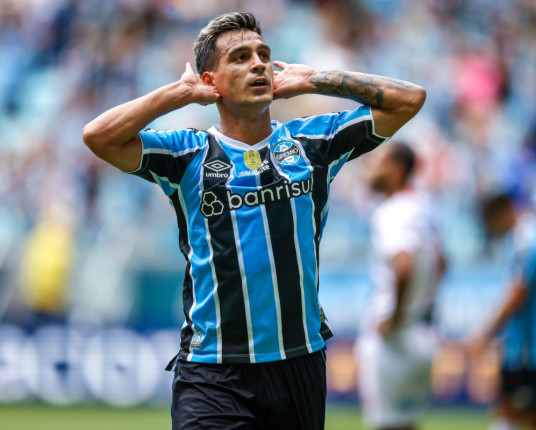 Grêmio goleia São Luiz e segue folgado na ponta do Grupo A