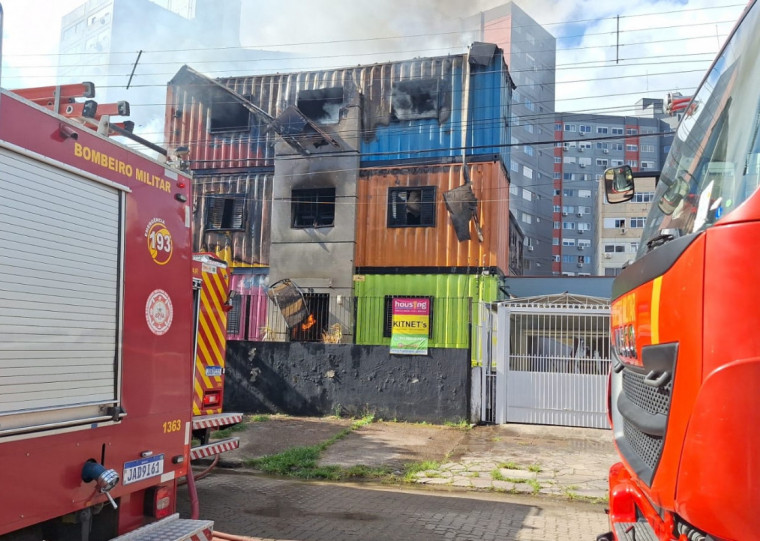 De acordo com a Defesa Civil, eram 42 kitnets e todas foram comprometidas