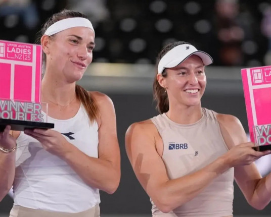 Luisa Stefani vence dupla ucraniana e conquista o WTA 500 de Linz