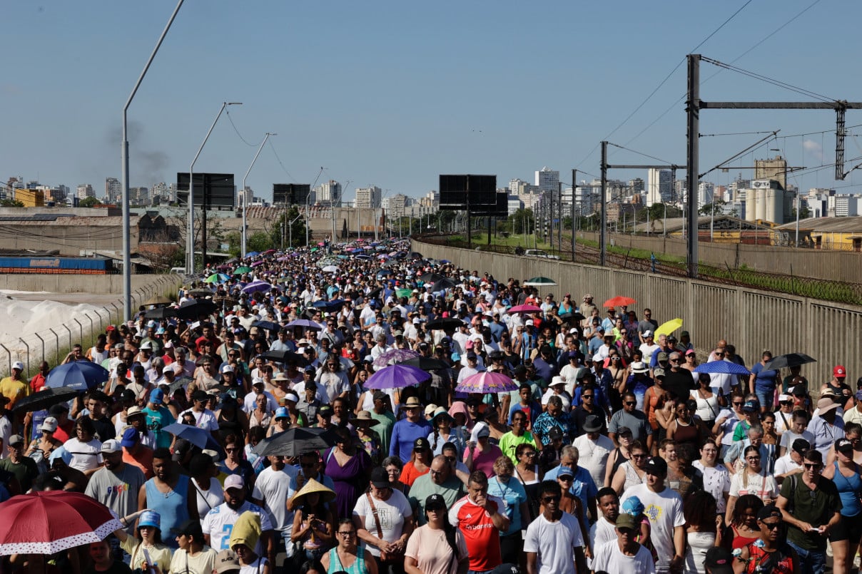 Fiéis seguiram em caminhada por avenidas até a Igreja de Navegantes, no Norte da Capital | TÂNIA MEINERZ/JC