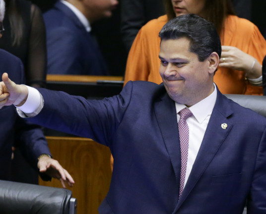 PF diz que suplente usava nome de Alcolumbre para desviar licitações