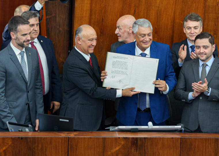 Petista recebeu a aprovação de quase todos os parlamentares presentes