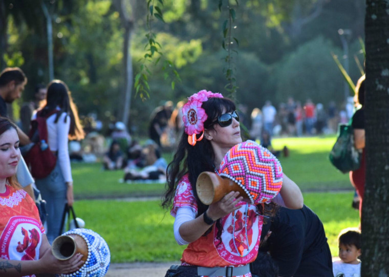 A atividade, oferecida pelo grupo Baque Mulher, está com inscrições abertas