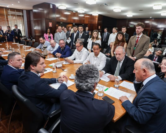 Eduardo Leite propõe reajuste de 6,27% para o piso do magistério estadual