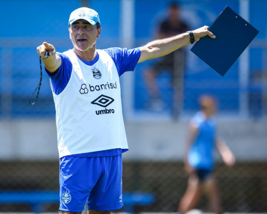 Na Serra, Grêmio enfrenta o Juventude com a cabeça no clássico Gre-Nal