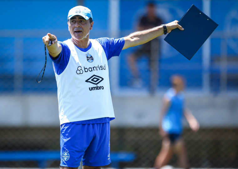 Time de Quinteros viaja para Caxias em busca de manter a boa sequência