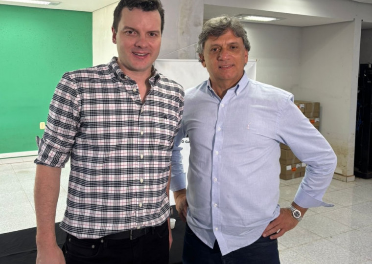 Peruzzo (esq.) e Longo protagonizaram disputa mais acirrada da entidade