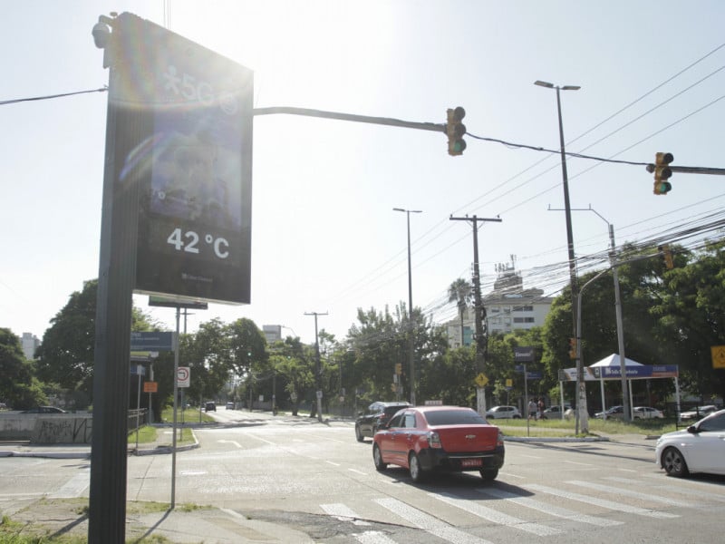 Na ter&ccedil;a-feira (4), foi registrada a maior temperatura desde 1910 no Estado Foto: EVANDRO OLIVEIRA/JC