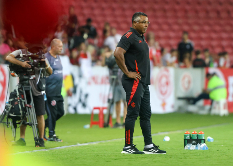Roger Machado jogará seu primeiro Gre-Nal na Arena vestindo vermelho