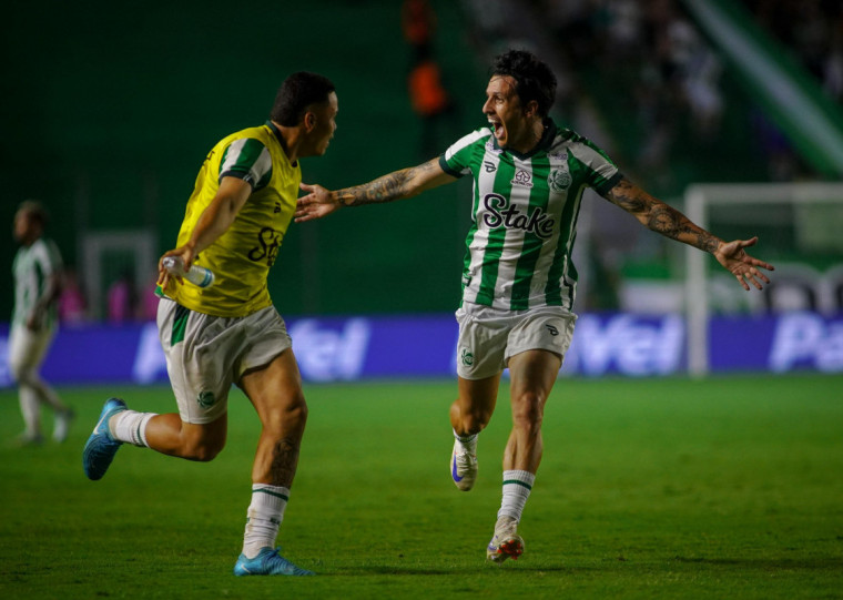 Jean Carlos ampliou a vantagem do Juventude em cobrança de falta