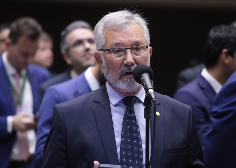 Busato afirma que "o contrabando e a comercialização de produtos falsificados representam uma ameaça grave ao Brasil, não apenas do ponto de vista econômico, mas também sob a ótica da segurança pública"