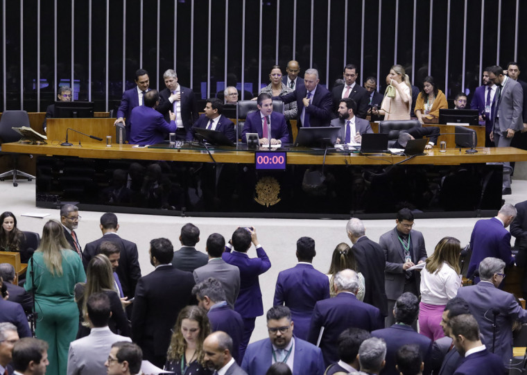 Proposta alcançou a assinatura de 179 parlamentares na quinta-feira (6)