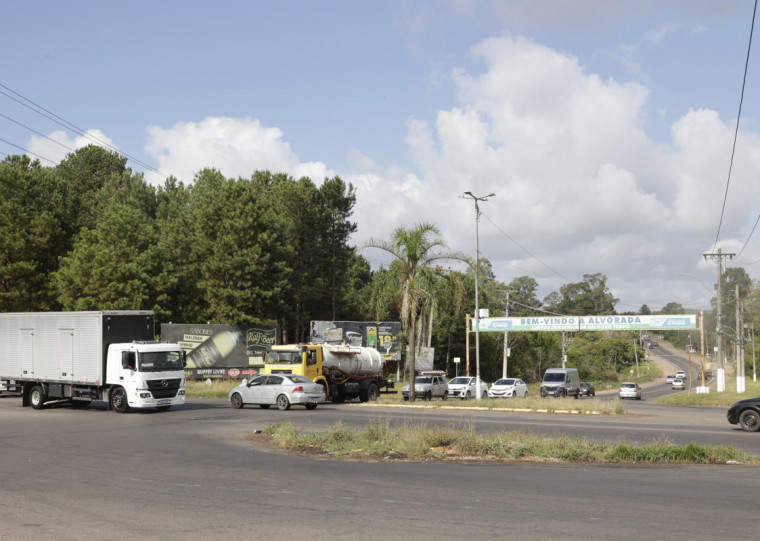 Motoristas enfrentam dificuldades diárias no acesso à rodovia ERS-118, no km 27