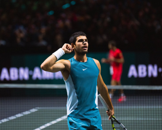 Alcaraz confirma favoritismo e conquista o inédito ATP de Roterdã
