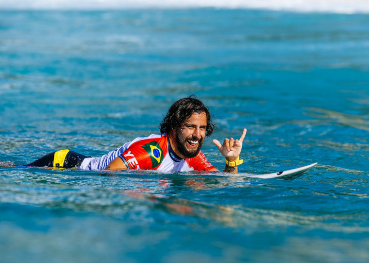 Ian Gouveia conquistou o terceiro lugar após superar a lenda Kelly Slater