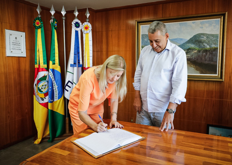 Vice-prefeita assume Executivo até esta terça-feira (11)