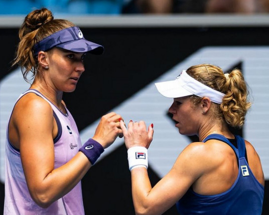 Bia Haddad avança nas duplas no WTA 1000 de Doha e se garante nas quartas de final