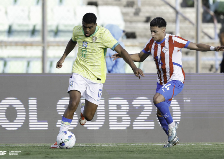Gustavo Prado, atacante do Inter, abriu o placar para a seleção brasileira