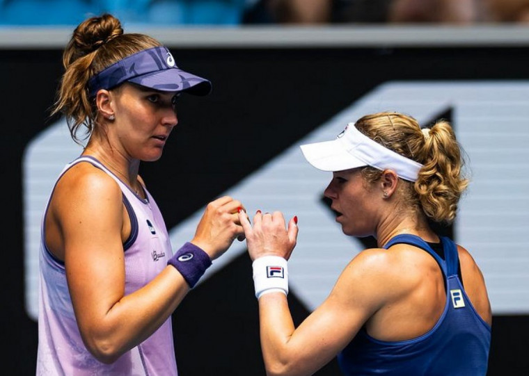 Brasileira e sua dupla venceram por 2 sets a 0 (6/4 e 6/2