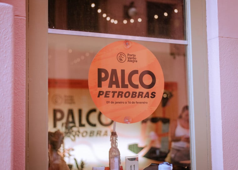 Sediada no Palco Petrobras, a conversa terá audiodescrição e intérprete de Libras.