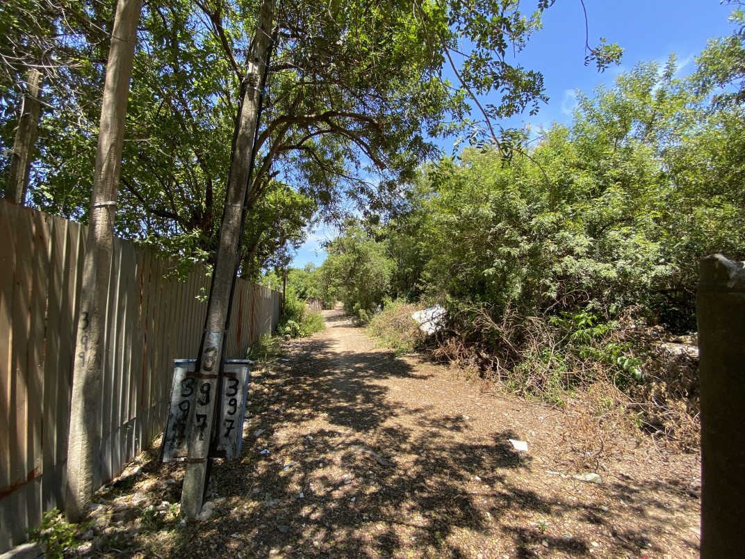 Local est&aacute; atualmente vazio, acumulando lixo | Mauro Belo Schneider/Especial/JC