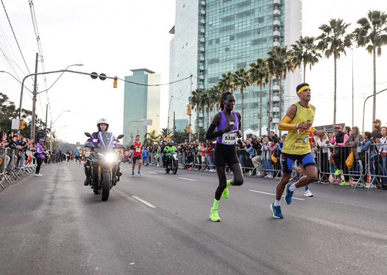 Realização da maratona, que deve aquecer a economia da capital gaúcha,  ocorre neste sábado (7) e no domingo (8) 