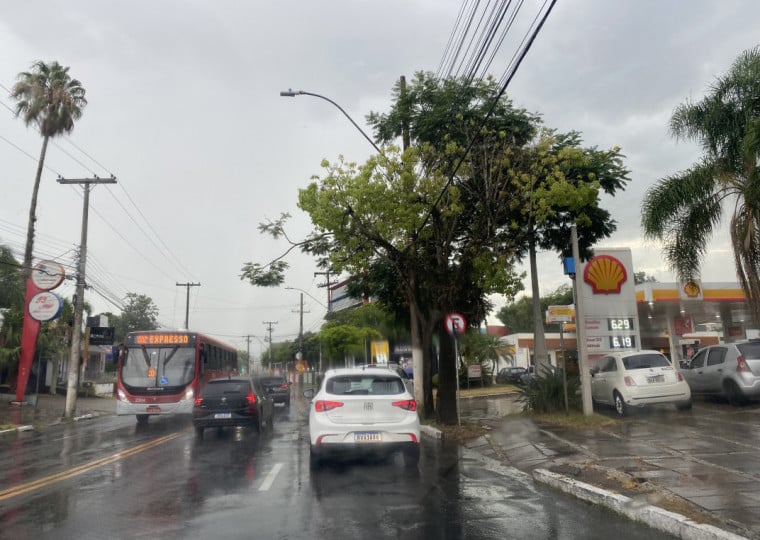 Por volta das 8h, fazia cerca de 25°C na capital gaúcha