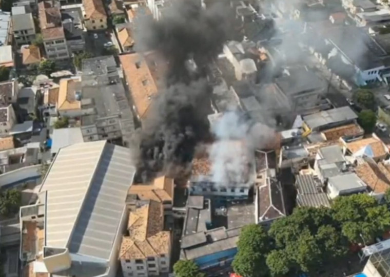 Império Serrano diz que toda produção das fantasias da escola do carnaval 2025 estavam na fábrica