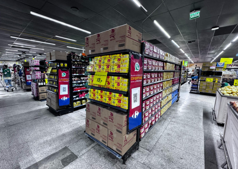 Loja do bairro Santana apresenta exposição de produtos em caixas