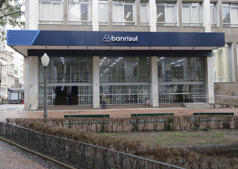  No final de março de 2025, o Banrisul tinha uma base de 1,3 milhão de cartões de crédito nas bandeiras Mastercard e Visa