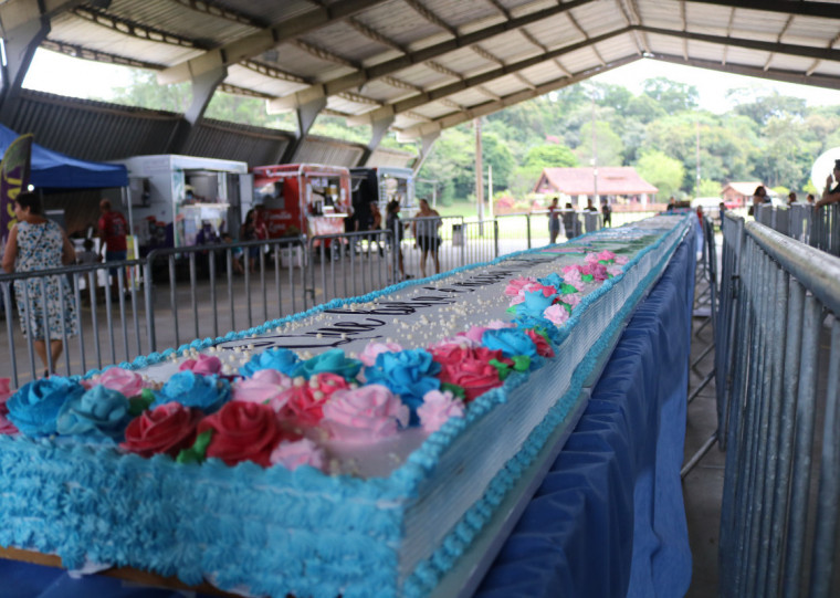 Tradicional bolo de aniversário será servido para os moradores