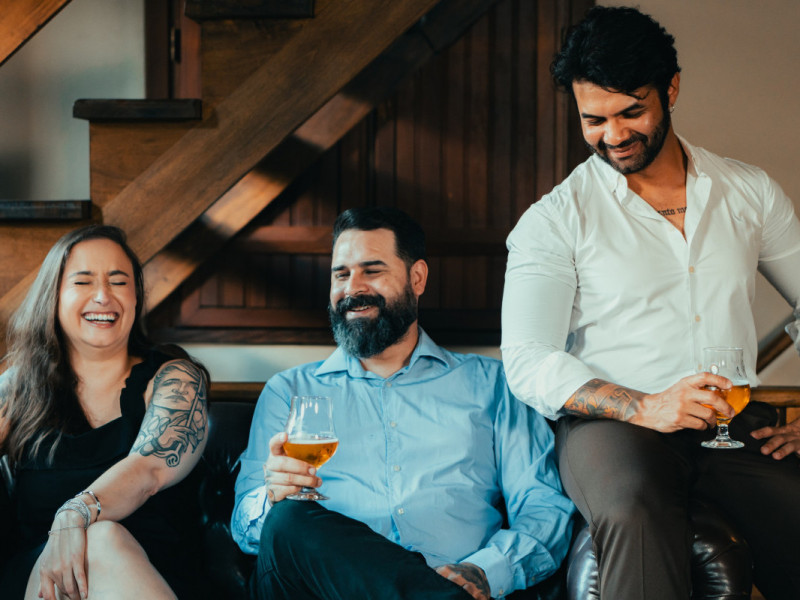 Dashiele Cogo, Evandro Carlos da Silva e Maurice Bouwary são os sócios do Nosferatu Bier Garten Foto: Nosferatu Bier Garten/Divulgação/JC
