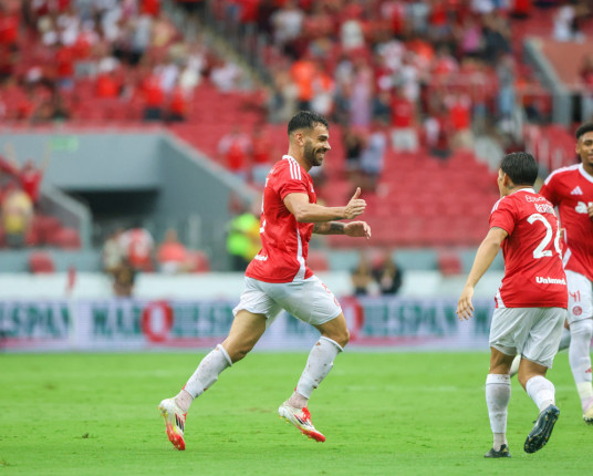 Em jogo paralisado por chuva, Inter vence Monsoon e confirma melhor campanha do Gauchão