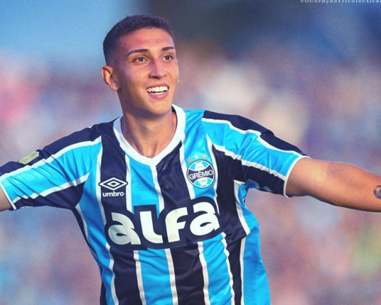 Grêmio vence Ypiranga com um a menos e fecha primeira fase do Gauchão em terceiro