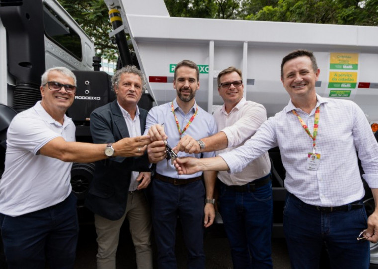 Governador Eduardo Leite entregou 68 veículos para frotas das secretárias de Saúde e Agricultura