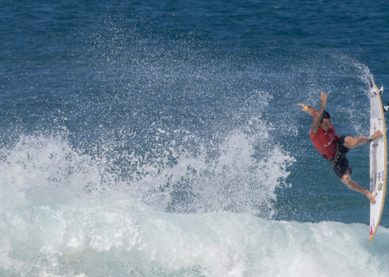 Com notas altas logo na primeira apresentação, Ítalo assegurou o troféu e voltou para a segunda tentativa, envolto na bandeira do Brasil, apenas para celebrar a conquista