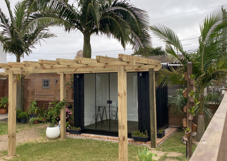 Uma casa tipo kitnet tem preço médio de R$ 38 mil em Rio Grande e pode ser concluída em até 50 dias