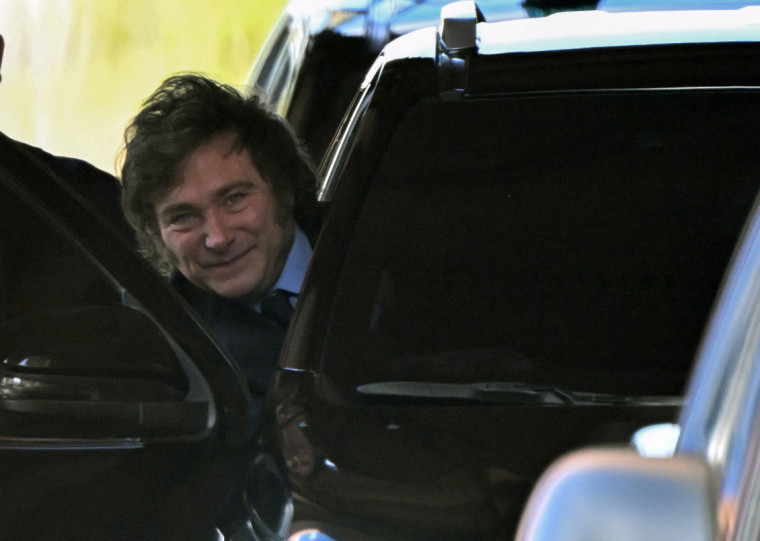 Presidente vem sofrendo uma grande pressão da oposição para explicar seu envolvimento com o caso das criptomoedas