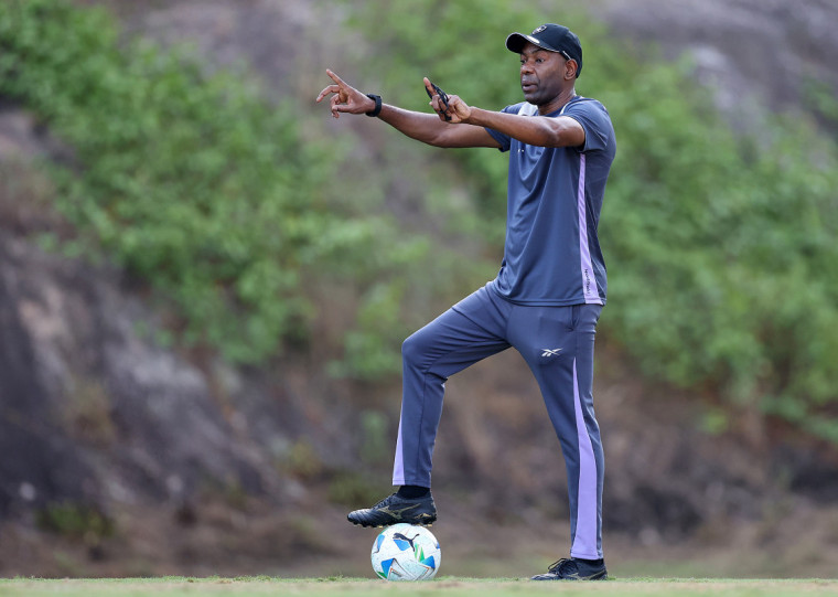 Técnico interino, Cláudio Caçapa, comanda a equipe carioca na Argentina