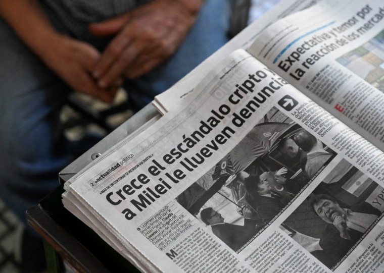 Milei se viu no centro da polêmica após anunciar a moeda em suas redes