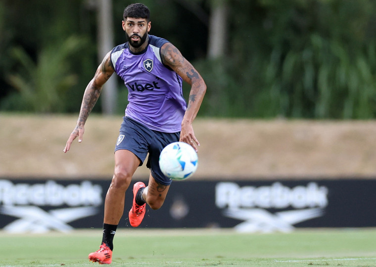 Zagueiro Barboza foi punido pela tentativa de soco em Bruno Henrique