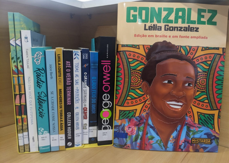 Iniciativa busca democratizar o conhecimento e promover a leitura entre pessoas com deficiência visual