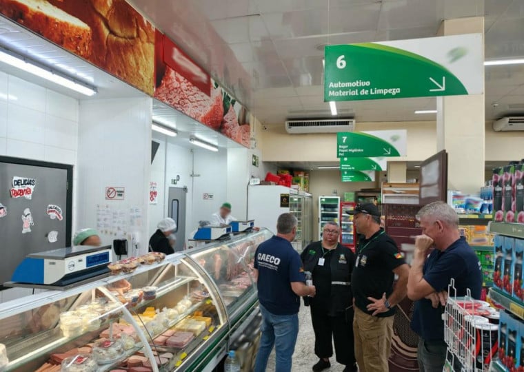 A medida foi tomada devido a condições péssimas de higiene no local e também pela fabricação de gelo de forma clandestina