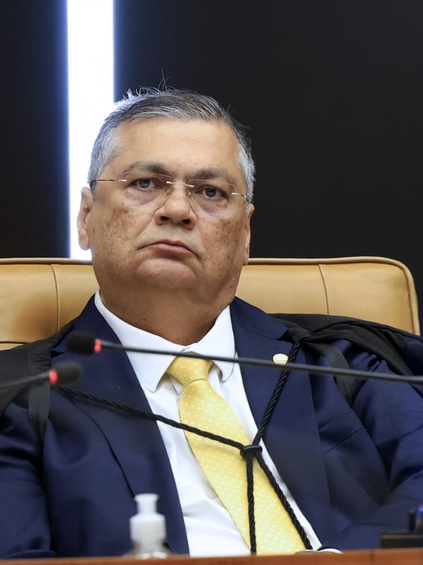 Flávio Dino pede julgamento virtual extraordinário no STF de ação que põe fim aos penduricalhos