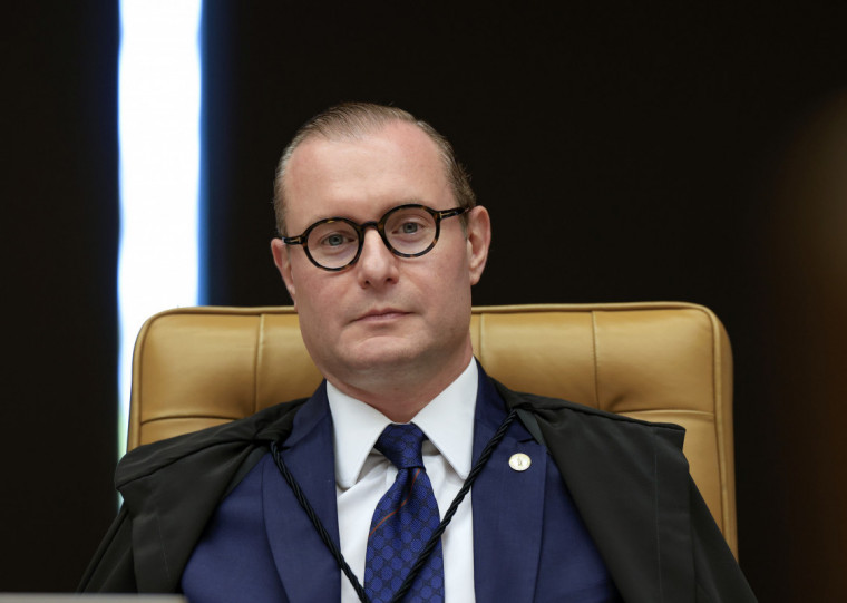 Ministro do STF afirmou que não cabe habeas corpus contra decisão das turmas e dos ministros da Corte