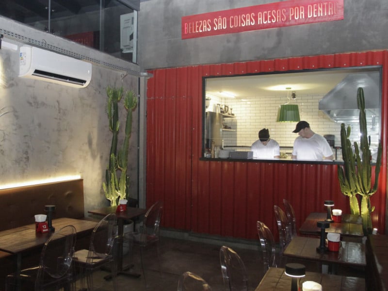 A proposta do espa&ccedil;o &eacute; mais intimista, com uma drinkeria com inspira&ccedil;&atilde;o em Nova York Foto: EVANDRO OLIVEIRA/JC