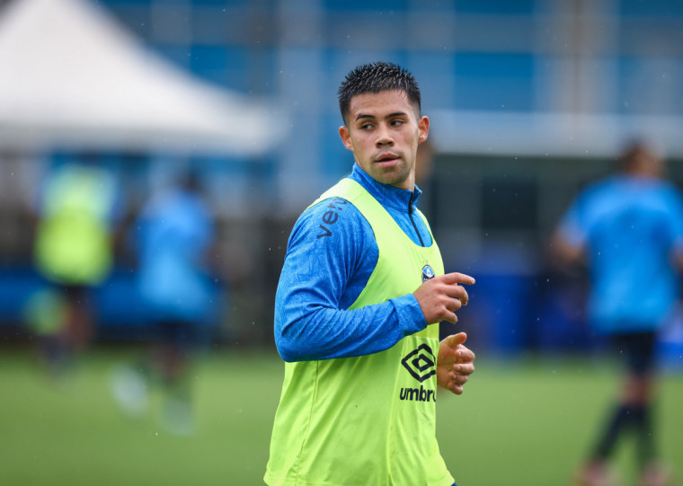 Aravena deve ficar de fora por duas semanas, voltando apenas em uma suposta final 