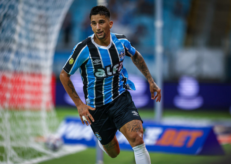 Olivera marcou o gol que garantiu a vantagem gremista