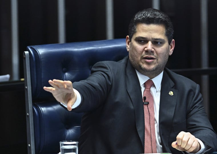 Quando questionado pela imprensa, Alcolumbre apenas respondeu que parlamentares irão trabalhar 